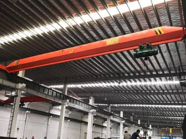單梁起重機(jī)遙控器的工作電壓如何確定，對(duì)接線有何影響？